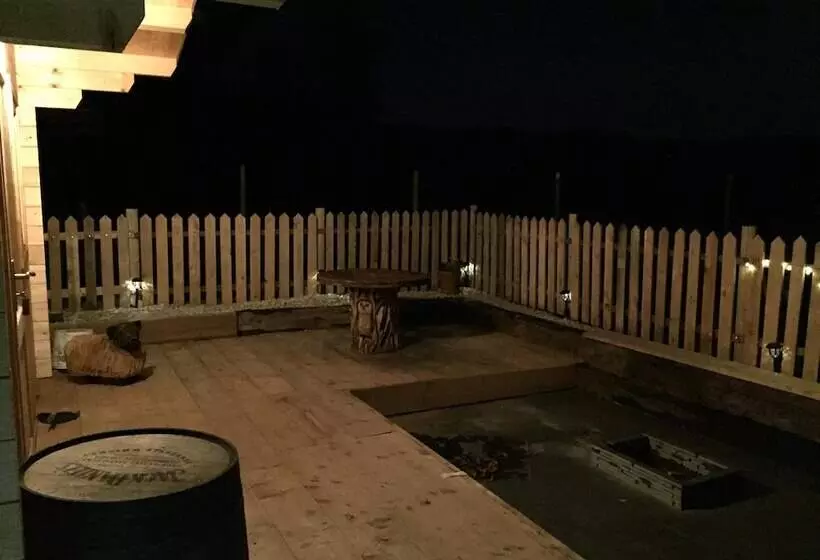 Cosy 1 Bed Farm Stay Cabin