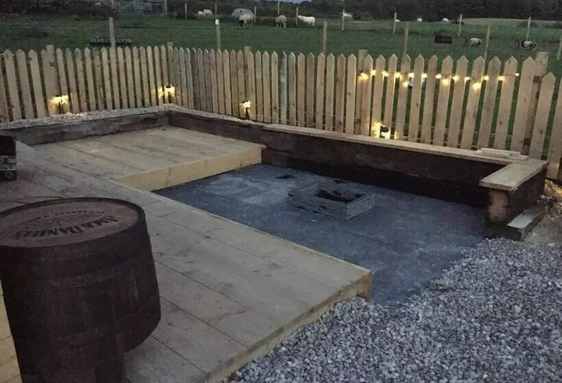 Cosy 1 Bed Farm Stay Cabin