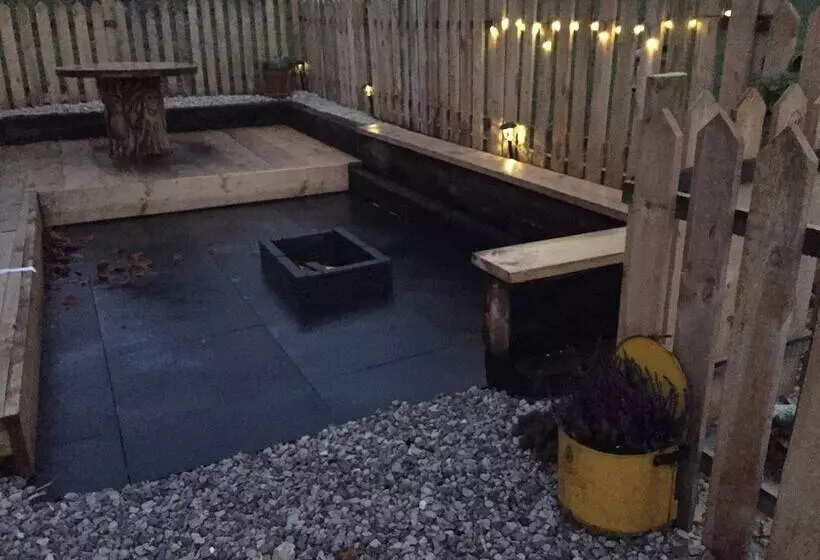 Cosy 1 Bed Farm Stay Cabin