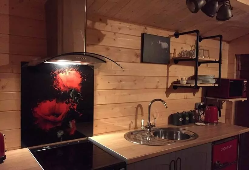 Cosy 1 Bed Farm Stay Cabin