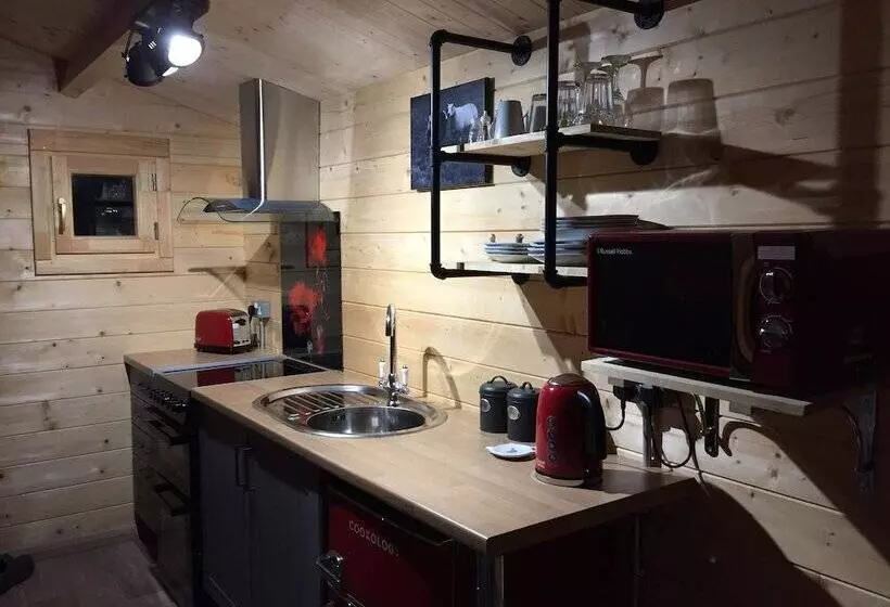 Cosy 1 Bed Farm Stay Cabin