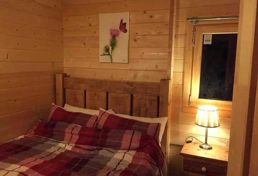 Cosy 1 Bed Farm Stay Cabin
