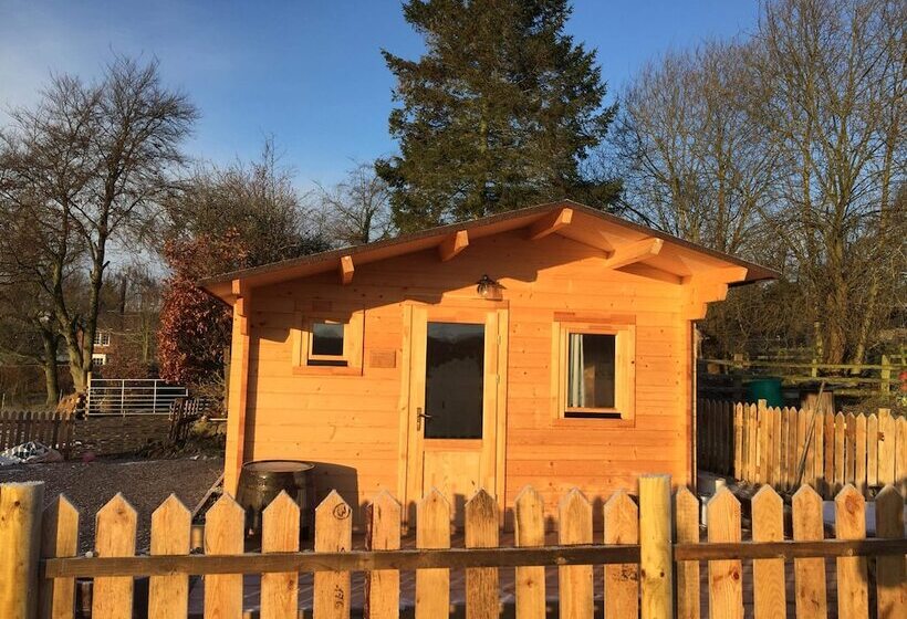 Cosy 1 Bed Farm Stay Cabin