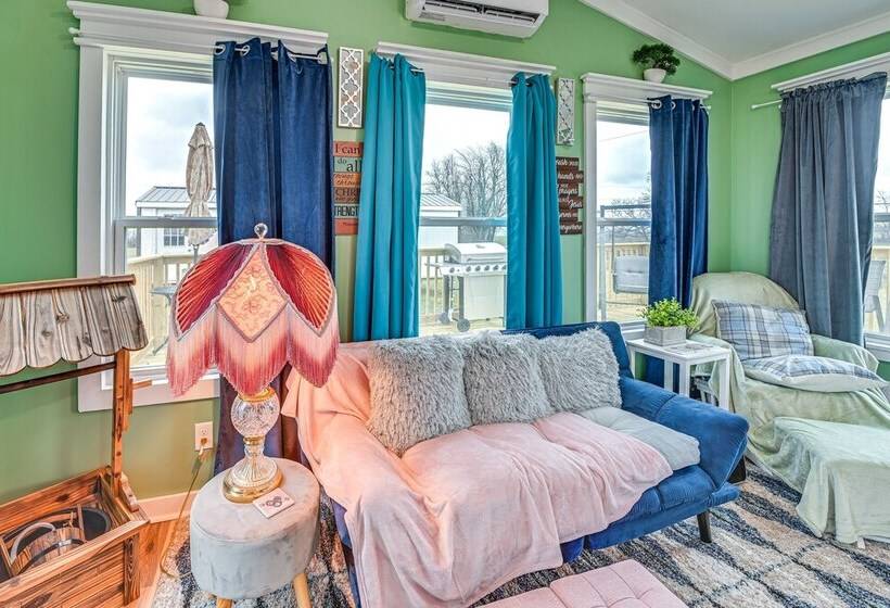 Cozy & Quiet Paint Lick Escape W/ Spa Services!