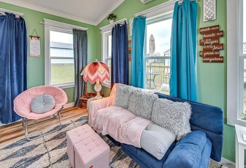 Cozy & Quiet Paint Lick Escape W/ Spa Services!