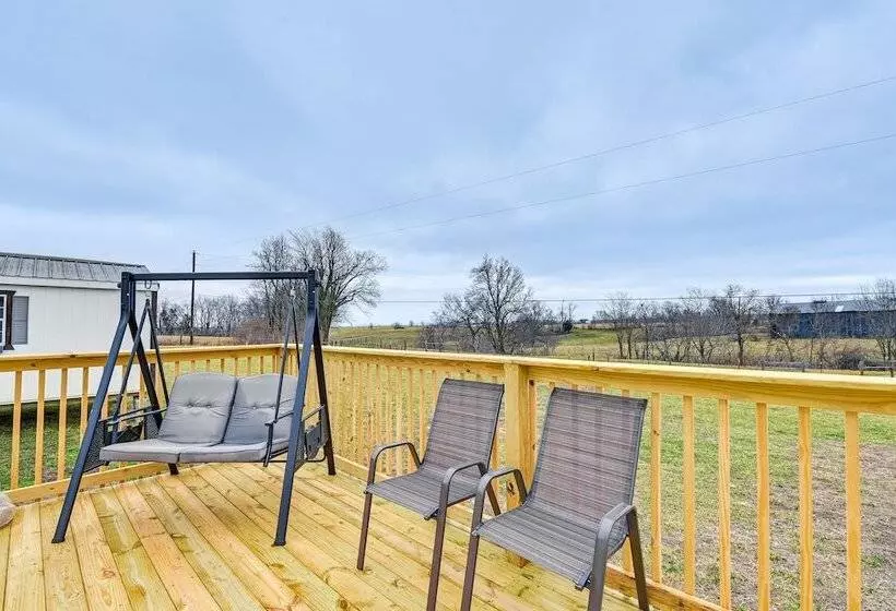Cozy & Quiet Paint Lick Escape W/ Spa Services!