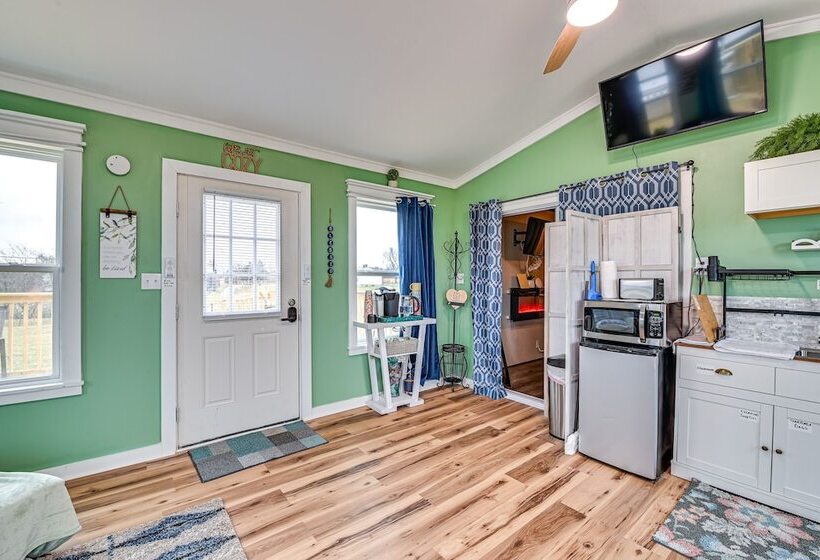 Cozy & Quiet Paint Lick Escape W/ Spa Services!