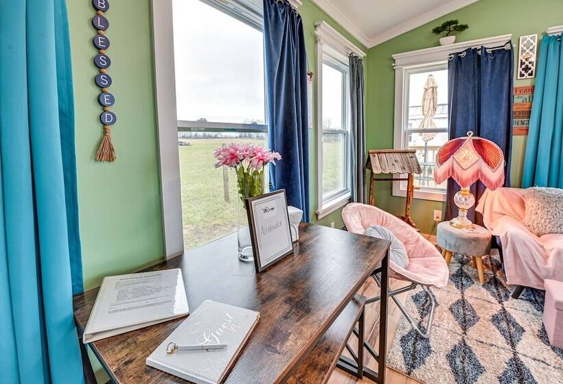 Cozy & Quiet Paint Lick Escape W/ Spa Services!