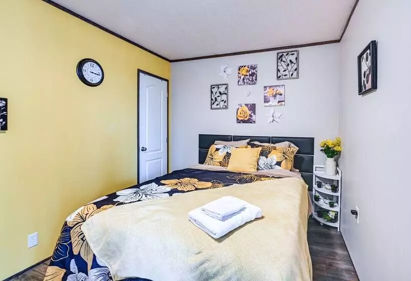 Cozy & Quiet Paint Lick Escape W/ Spa Services!