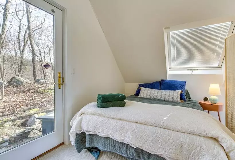 Dreamy Hudson Valley Cottage W/ State Park Views