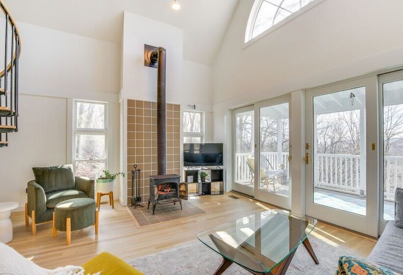 Dreamy Hudson Valley Cottage W/ State Park Views