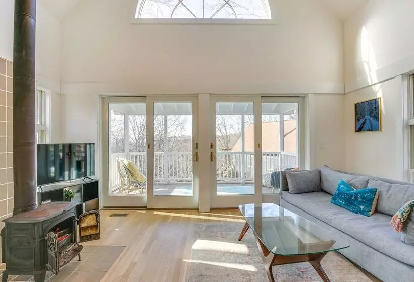 Dreamy Hudson Valley Cottage W/ State Park Views