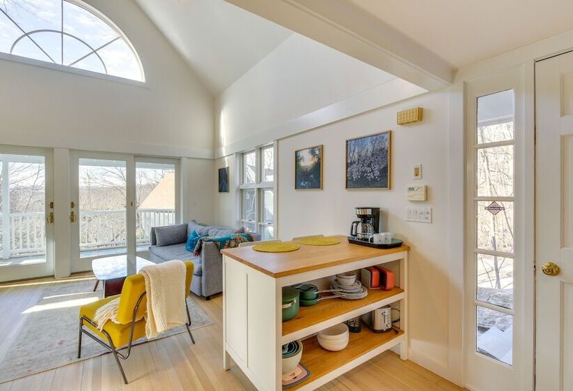 Dreamy Hudson Valley Cottage W/ State Park Views