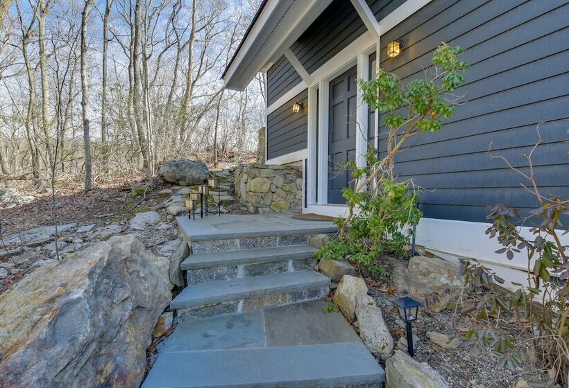 Dreamy Hudson Valley Cottage W/ State Park Views