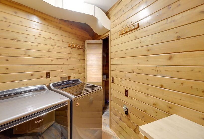 Family Friendly Riverfront Manor On The Little Red