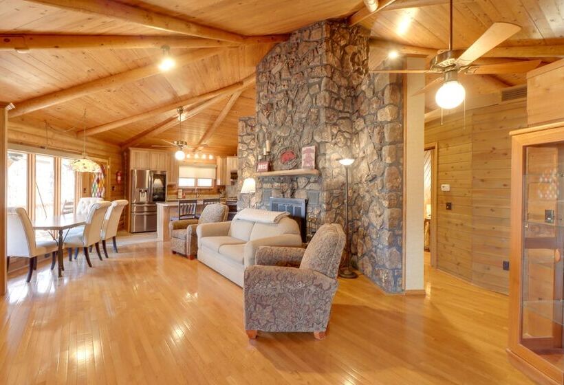 Family Friendly Riverfront Manor On The Little Red