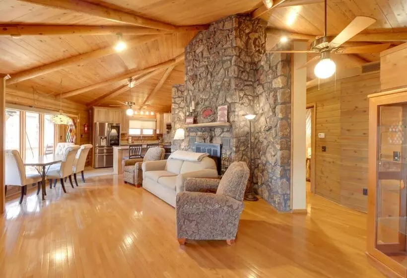 Family Friendly Riverfront Manor On The Little Red