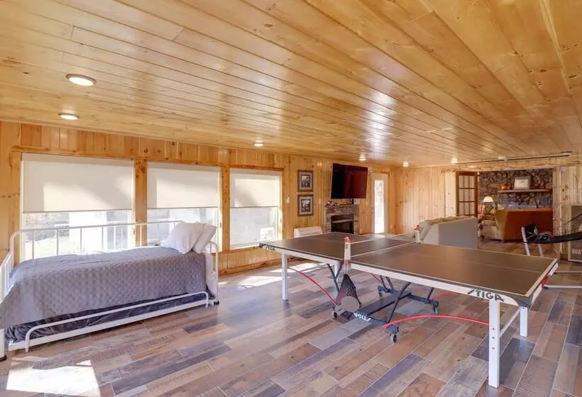 Family Friendly Riverfront Manor On The Little Red