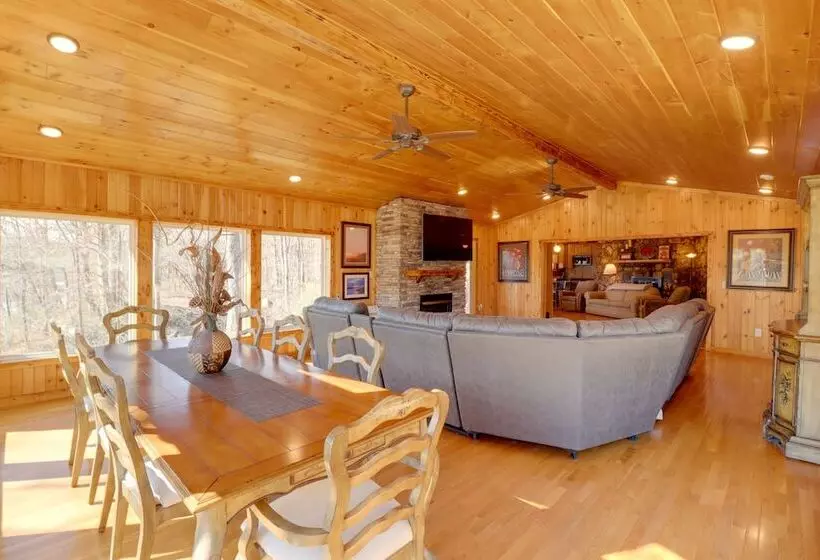 Family Friendly Riverfront Manor On The Little Red