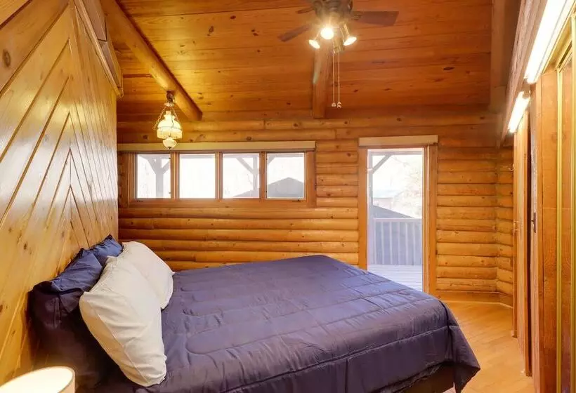 Family Friendly Riverfront Manor On The Little Red