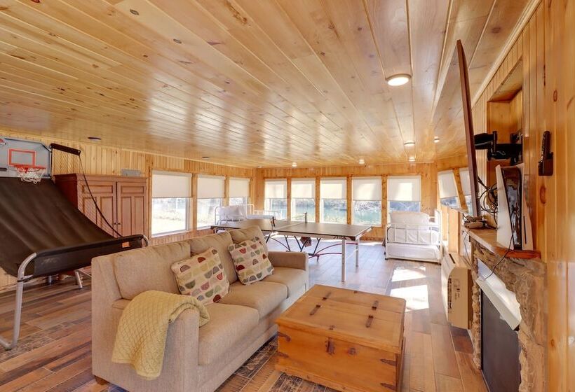 Family Friendly Riverfront Manor On The Little Red