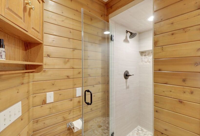 Family Friendly Riverfront Manor On The Little Red