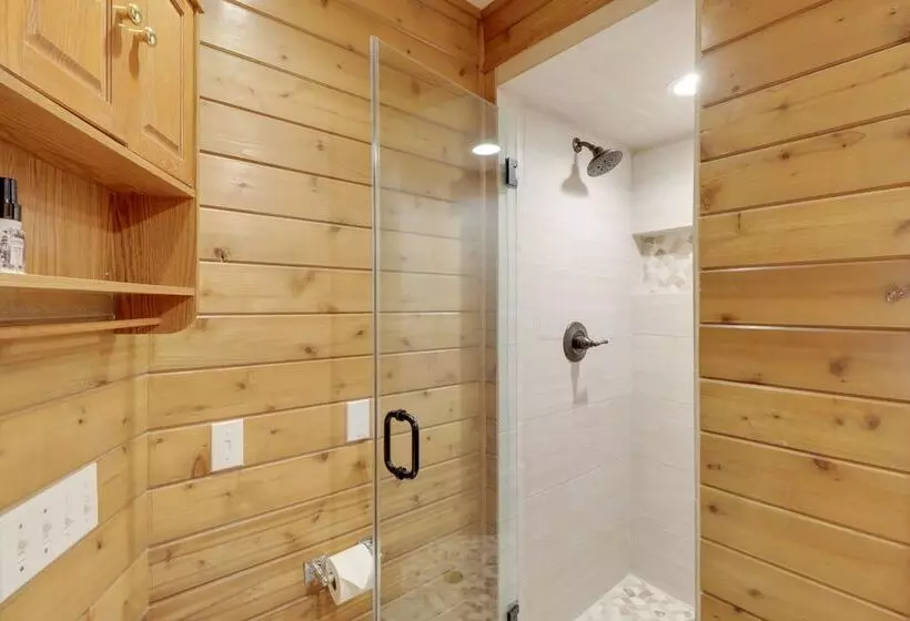 Family Friendly Riverfront Manor On The Little Red