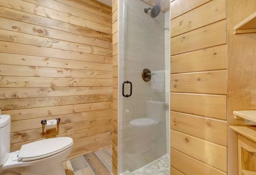 Family Friendly Riverfront Manor On The Little Red