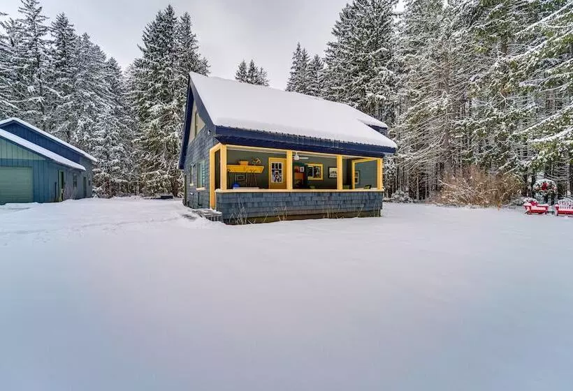 Farmhouse Cottage W/ Hot Tub, Near Titus Mountain!