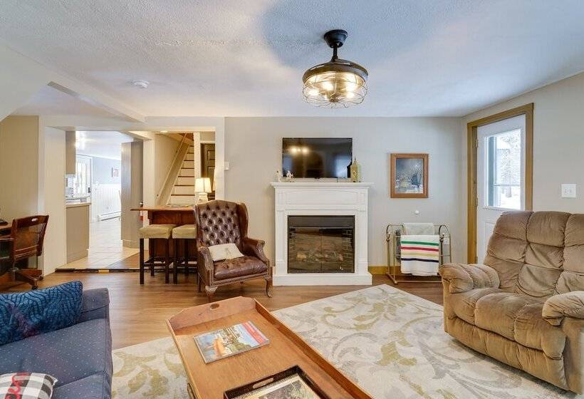 Farmhouse Cottage W/ Hot Tub, Near Titus Mountain!