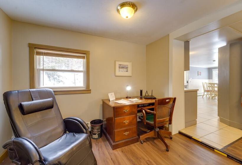 Farmhouse Cottage W/ Hot Tub, Near Titus Mountain!