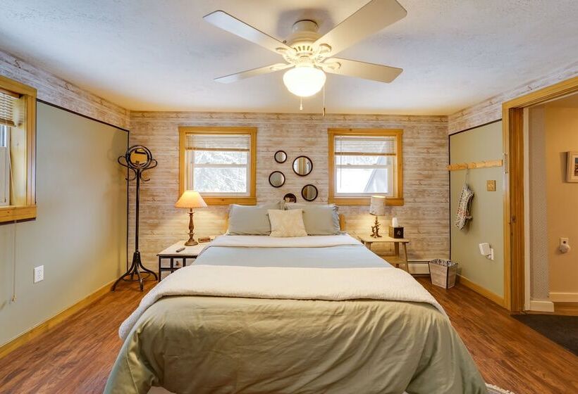 Farmhouse Cottage W/ Hot Tub, Near Titus Mountain!