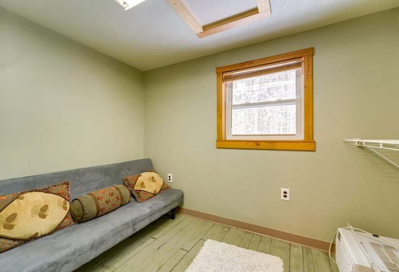 Farmhouse Cottage W/ Hot Tub, Near Titus Mountain!