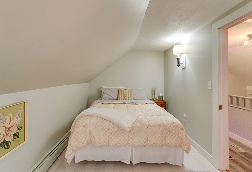 Farmhouse Cottage W/ Hot Tub, Near Titus Mountain!