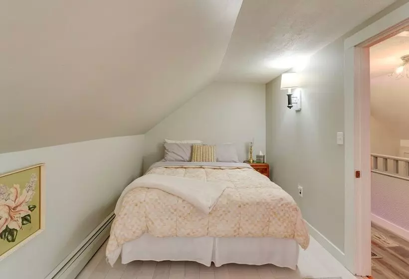 Farmhouse Cottage W/ Hot Tub, Near Titus Mountain!