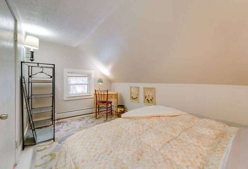 Farmhouse Cottage W/ Hot Tub, Near Titus Mountain!