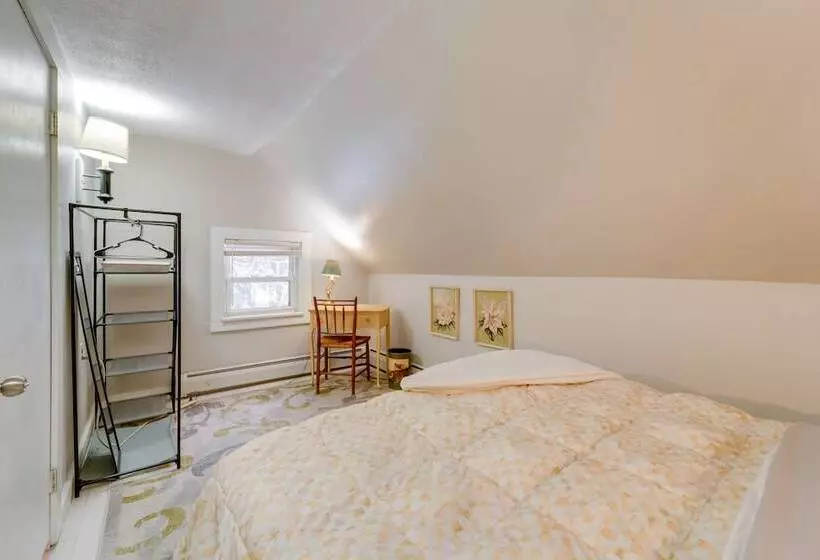 Farmhouse Cottage W/ Hot Tub, Near Titus Mountain!