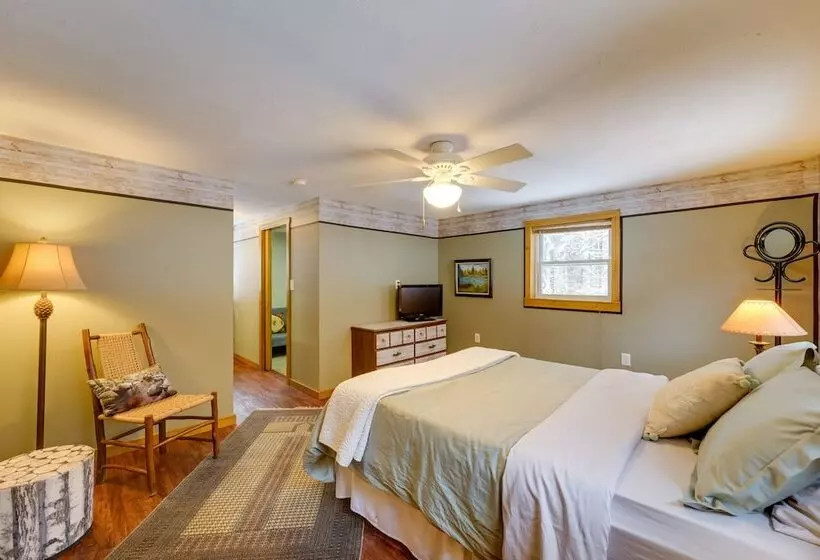Farmhouse Cottage W/ Hot Tub, Near Titus Mountain!