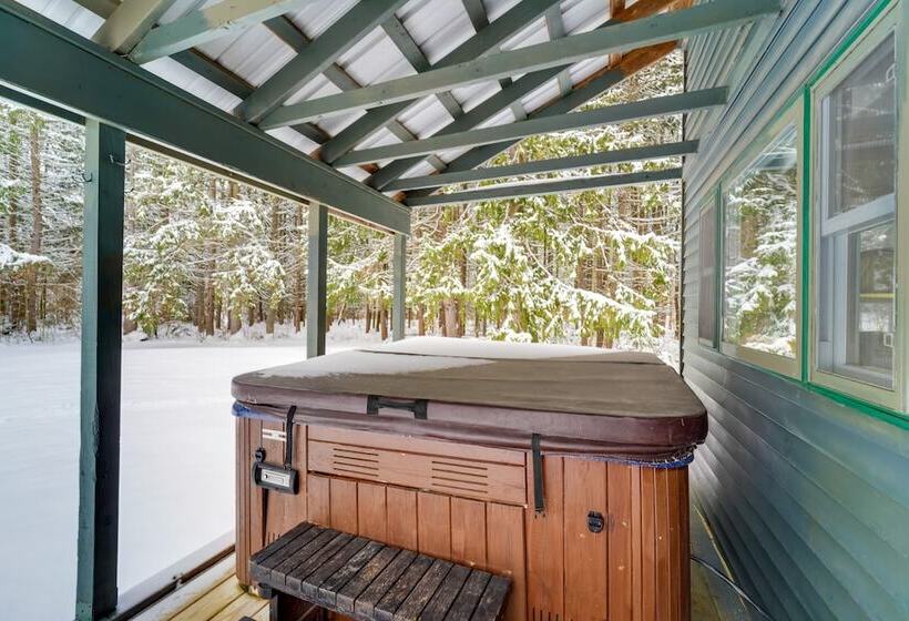 Farmhouse Cottage W/ Hot Tub, Near Titus Mountain!