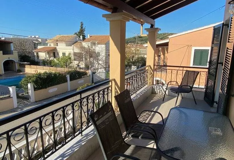 ホテル Nikos Cassiopeia Apartments