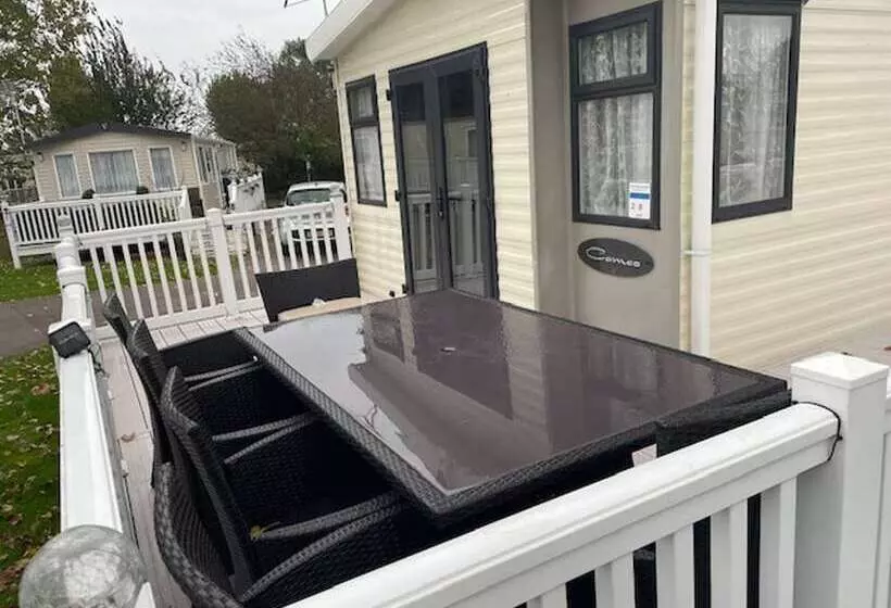 Hotelli Premium 2 Bed Caravan Sleeps 6 With Huge Decking