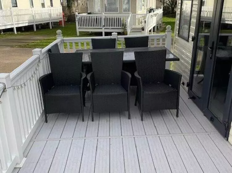 Hotelli Premium 2 Bed Caravan Sleeps 6 With Huge Decking