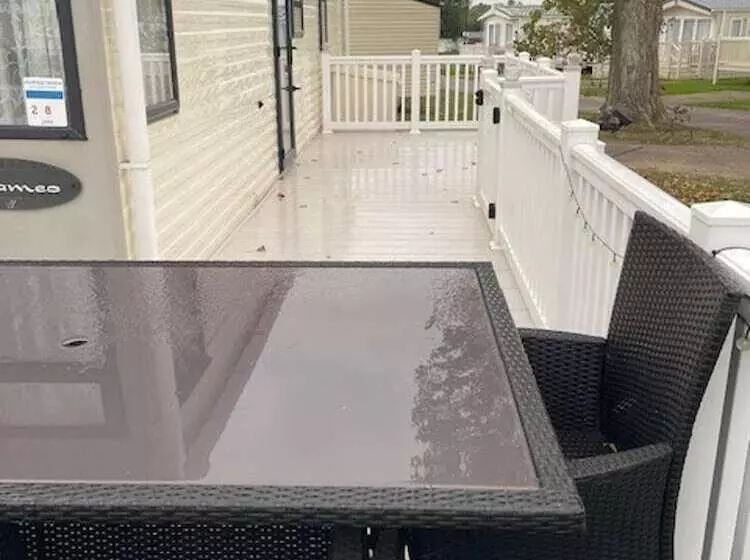 Hotelli Premium 2 Bed Caravan Sleeps 6 With Huge Decking