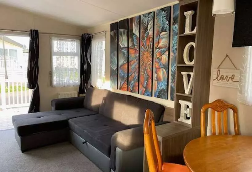 Hotelli Premium 2 Bed Caravan Sleeps 6 With Huge Decking