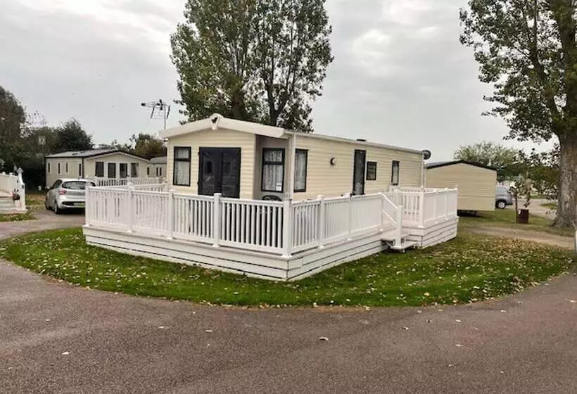 Hotelli Premium 2 Bed Caravan Sleeps 6 With Huge Decking