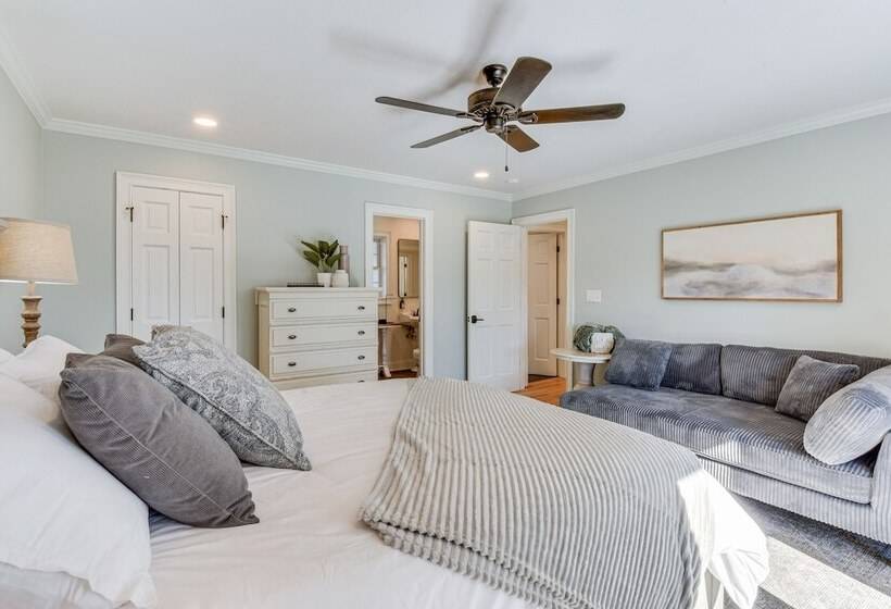 Lake Hartwell Home W/ Dock + Fire Pits!