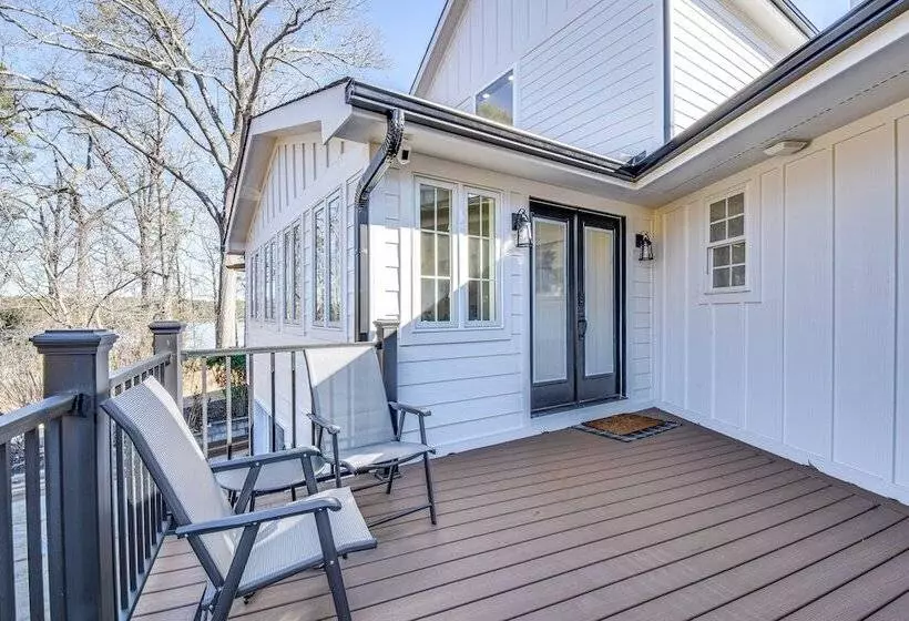 Lake Hartwell Home W/ Dock + Fire Pits!