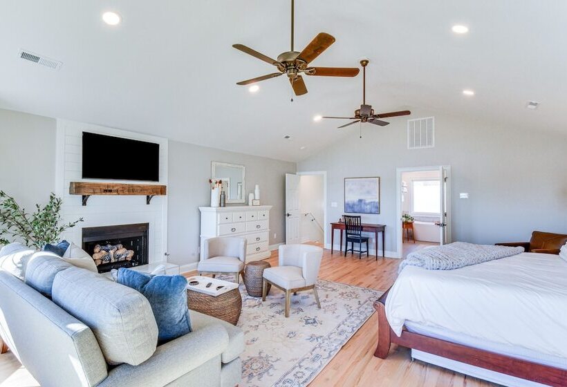 Lake Hartwell Home W/ Dock + Fire Pits!