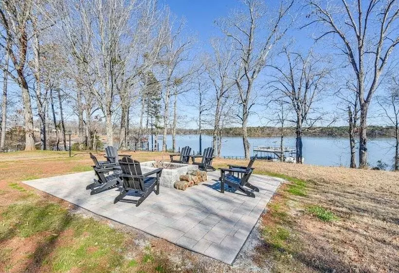 Lake Hartwell Home W/ Dock + Fire Pits!