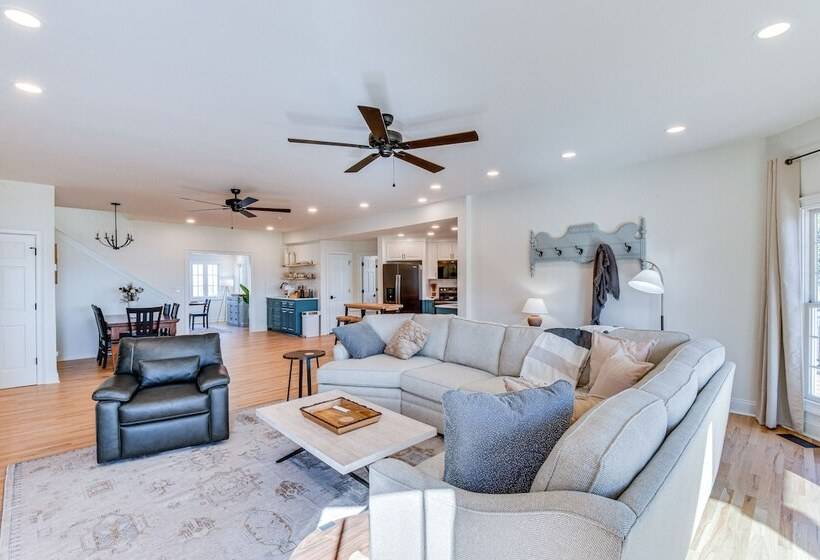 Lake Hartwell Home W/ Dock + Fire Pits!